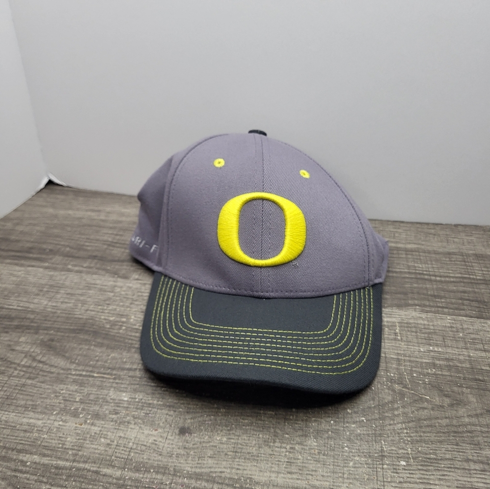 Nike Oregon Ducks O Fan Legacy91 Dri-Fit Swoosh Flex Stretch Fit Cap Hat